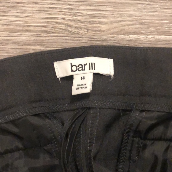 Bar III Gray Women’s Slacks. - Picture 4 of 5